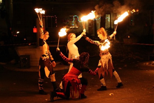 THEMED SHOWS