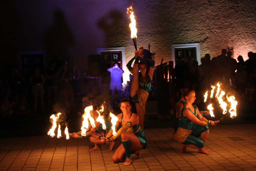 Feuershow aus Wien - Shining Shadows - Feuerkünstler für Events