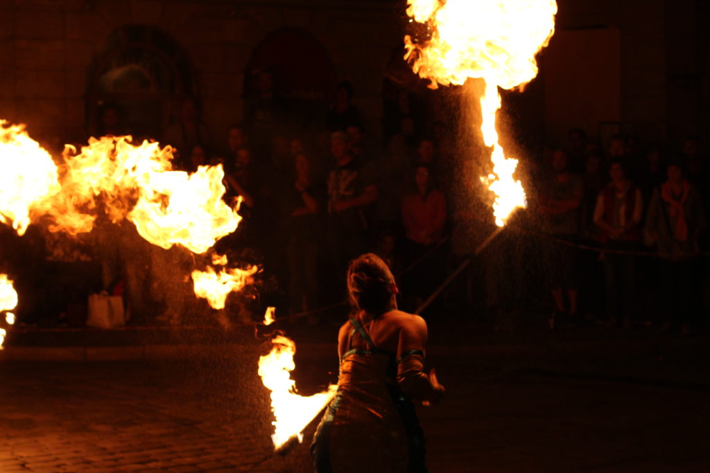Feuershow Funkshow aus Wien Österreich Feuershow Showkünstler in Österreich Feuerkünstler